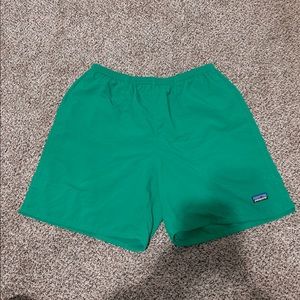 men’s green patagonia shorts sz medium